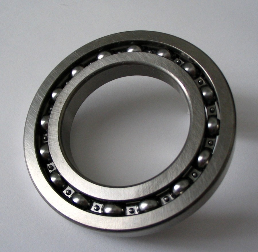 Precision ball bearing